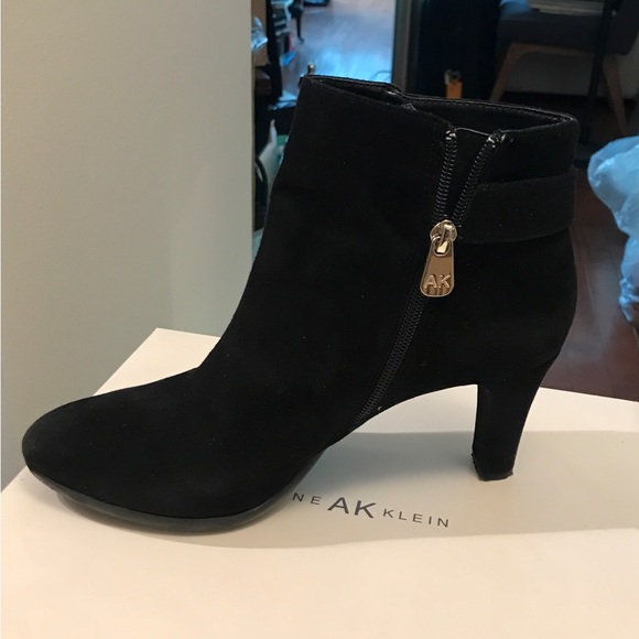 Anne Klein Black Suade Boots 8M 3” HEEL PREOWNED Gold toned accents - Picture 2 of 7